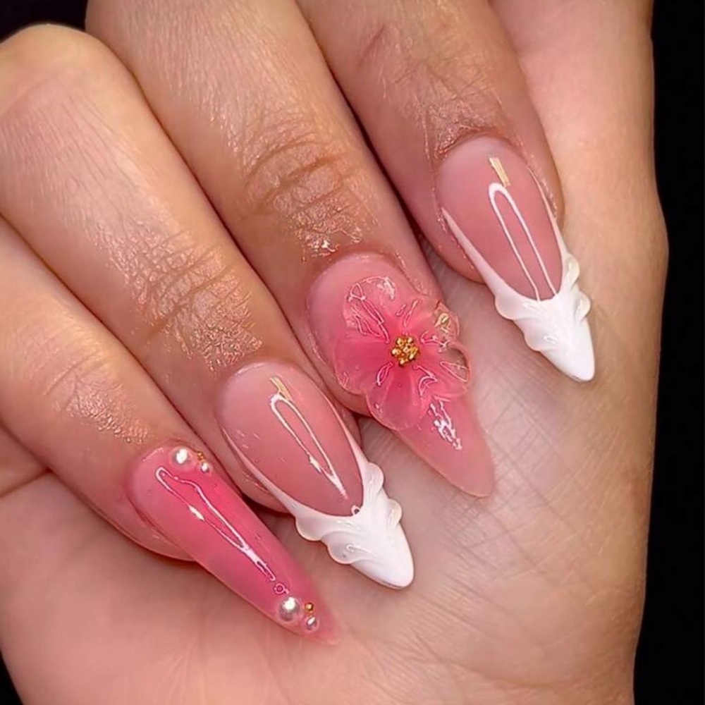 24 PCs Medium Stiletto Nails, Elegant Pink Gradient With White Petal Accents